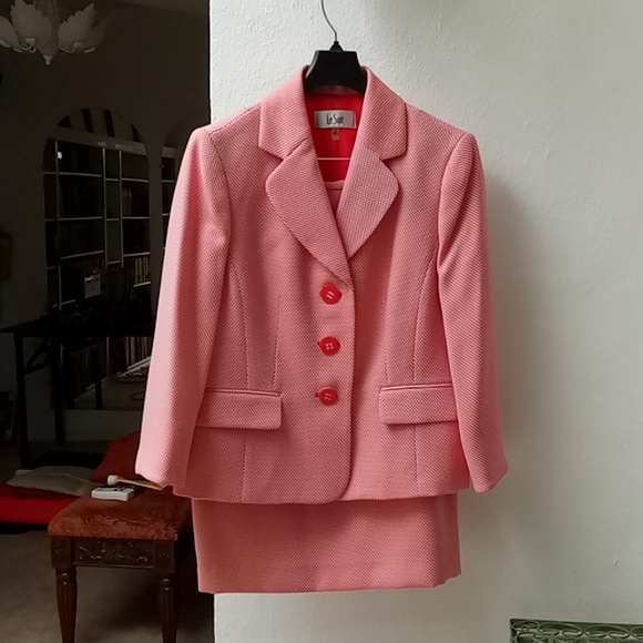 Le Suit Skirt Suit - Picture 3 of 7